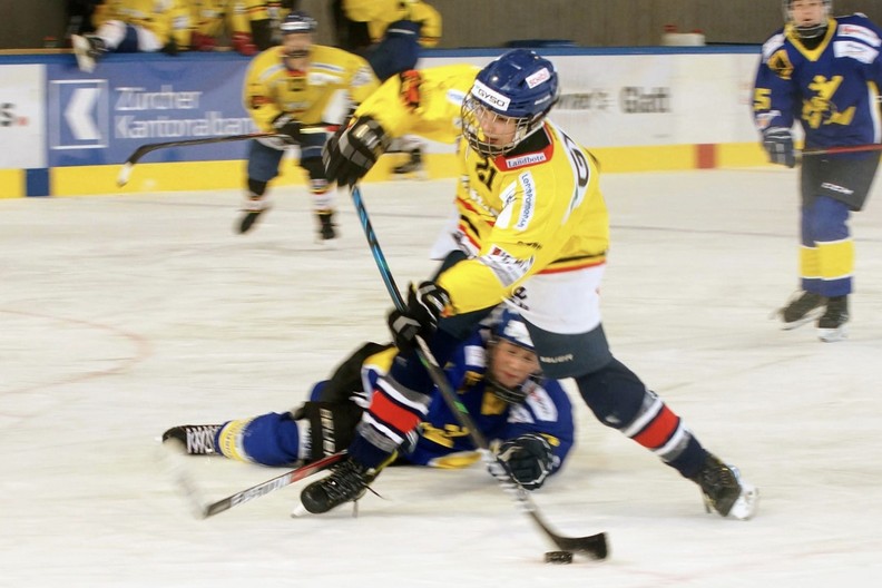 Timo beim Eishockey